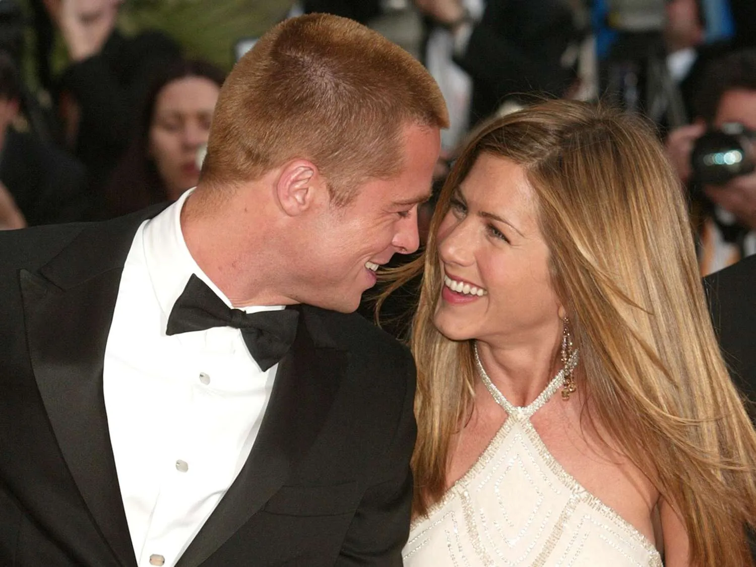 image_6836739b778a0 The secret message Brad Pitt sent to Jennifer Aniston has just been leaked – The content has shocked all of Hollywood!