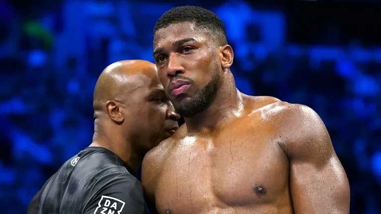 image_68368f368eb97 Joshua's training camp plans a fight in 2025.