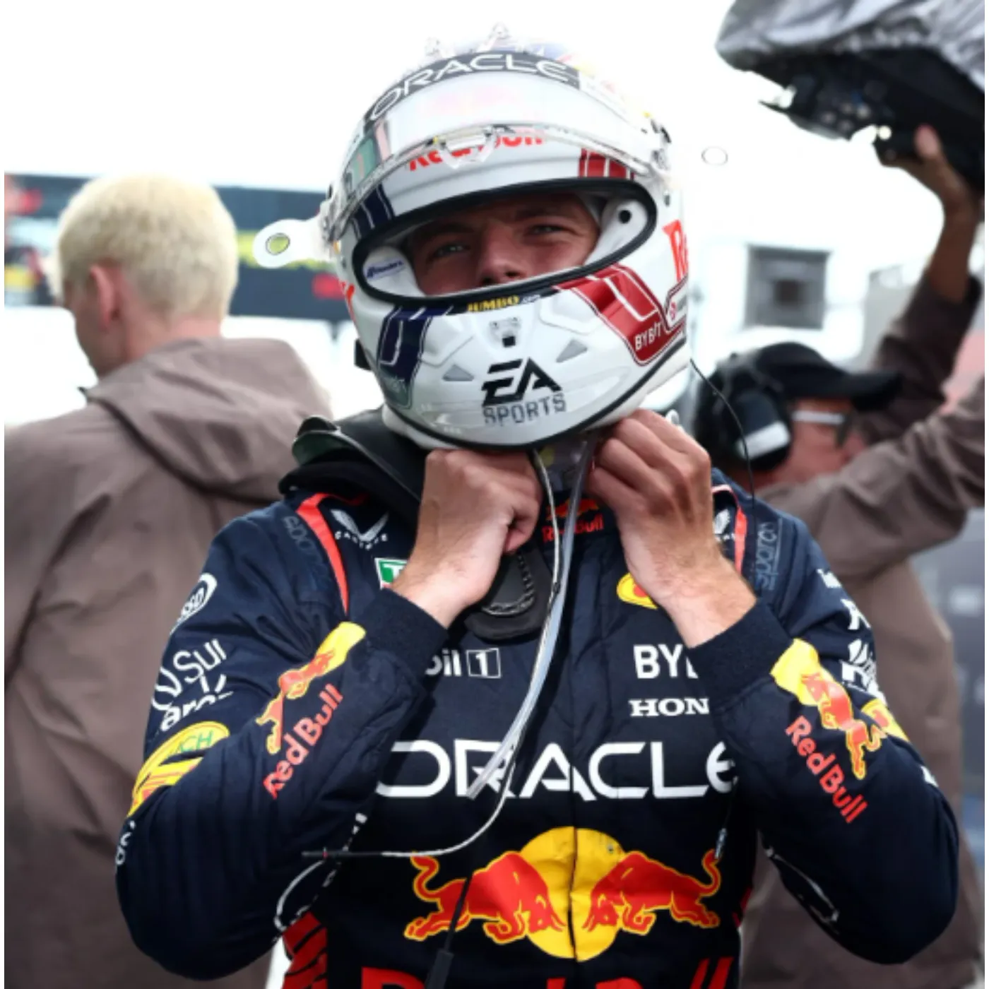image_6837bea1e64f7 F1 Shockwaves: Carlos Sainz Sr. Exposes Max Verstappen –‘I Never Expected This from Red Bull’