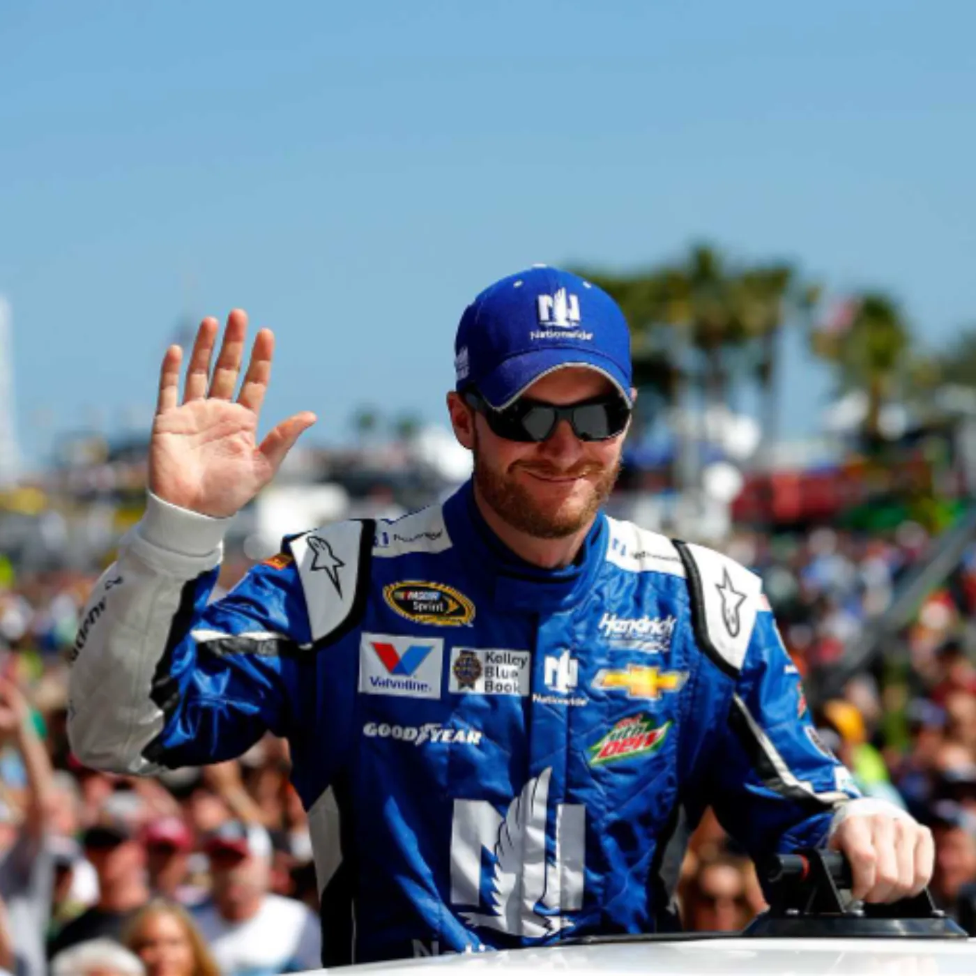 Dale Earnhardt Jr. Breaks Down in Heartbreaking First Daytona Visit Since Dad’s Death — Fans Can’t Hold Back Tears