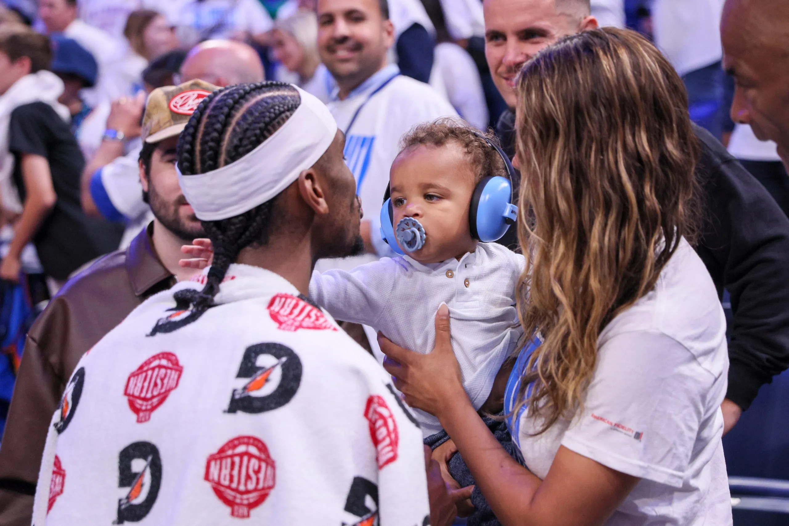 image_683913d62ee1b The emotional moment of Shai Gilgeous-Alexander: Winning the 2025 WCF MVP in front of his son's eyes