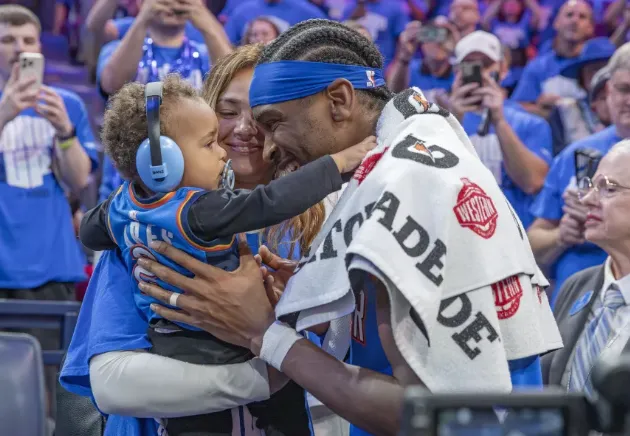 The emotional moment of Shai Gilgeous-Alexander: Winning the 2025 WCF MVP in front of his son's eyes