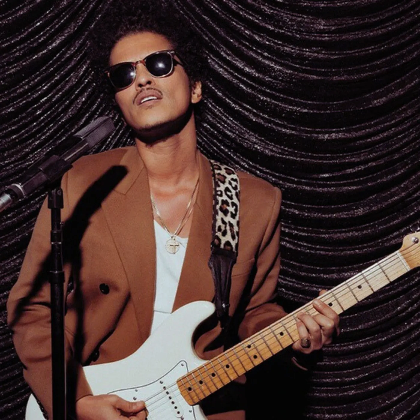 image_6839492753d9d Bruno Mars Shocks Vegas with Michael Jackson Tribute as Mystery Guest Sparks Frenzy