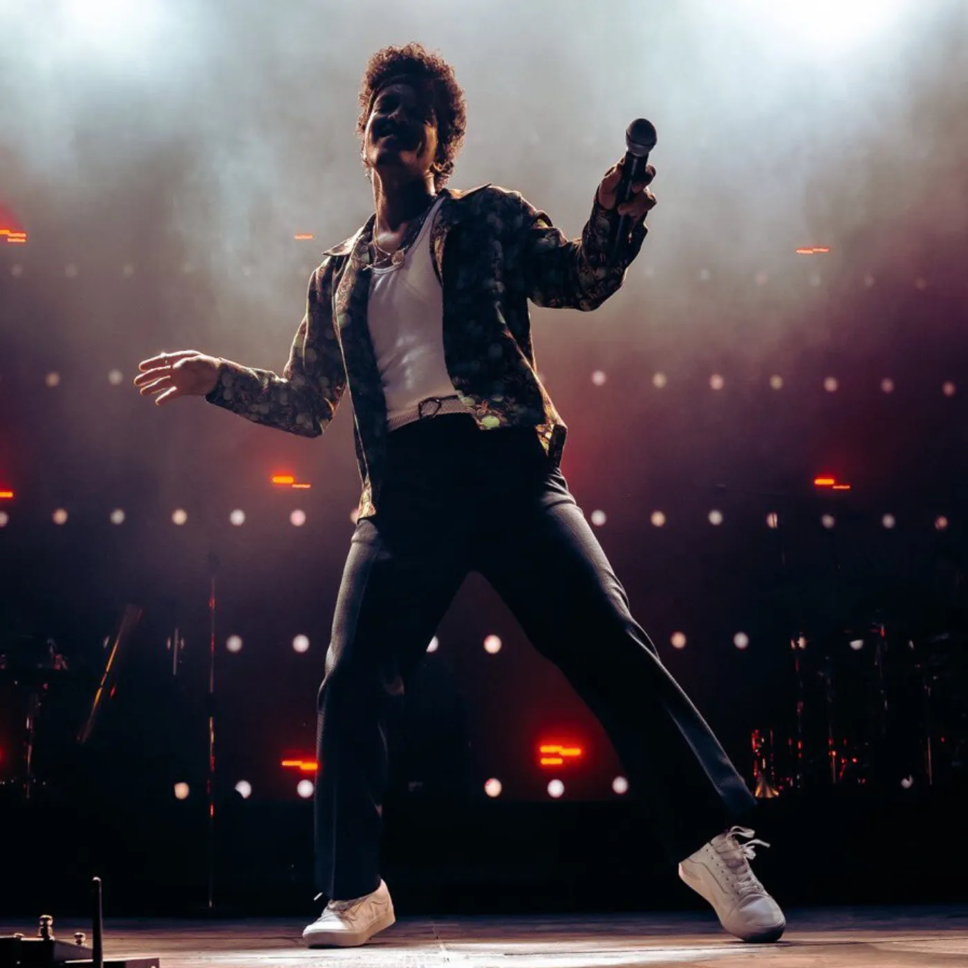 image_683949282b4e0 Bruno Mars Shocks Vegas with Michael Jackson Tribute as Mystery Guest Sparks Frenzy