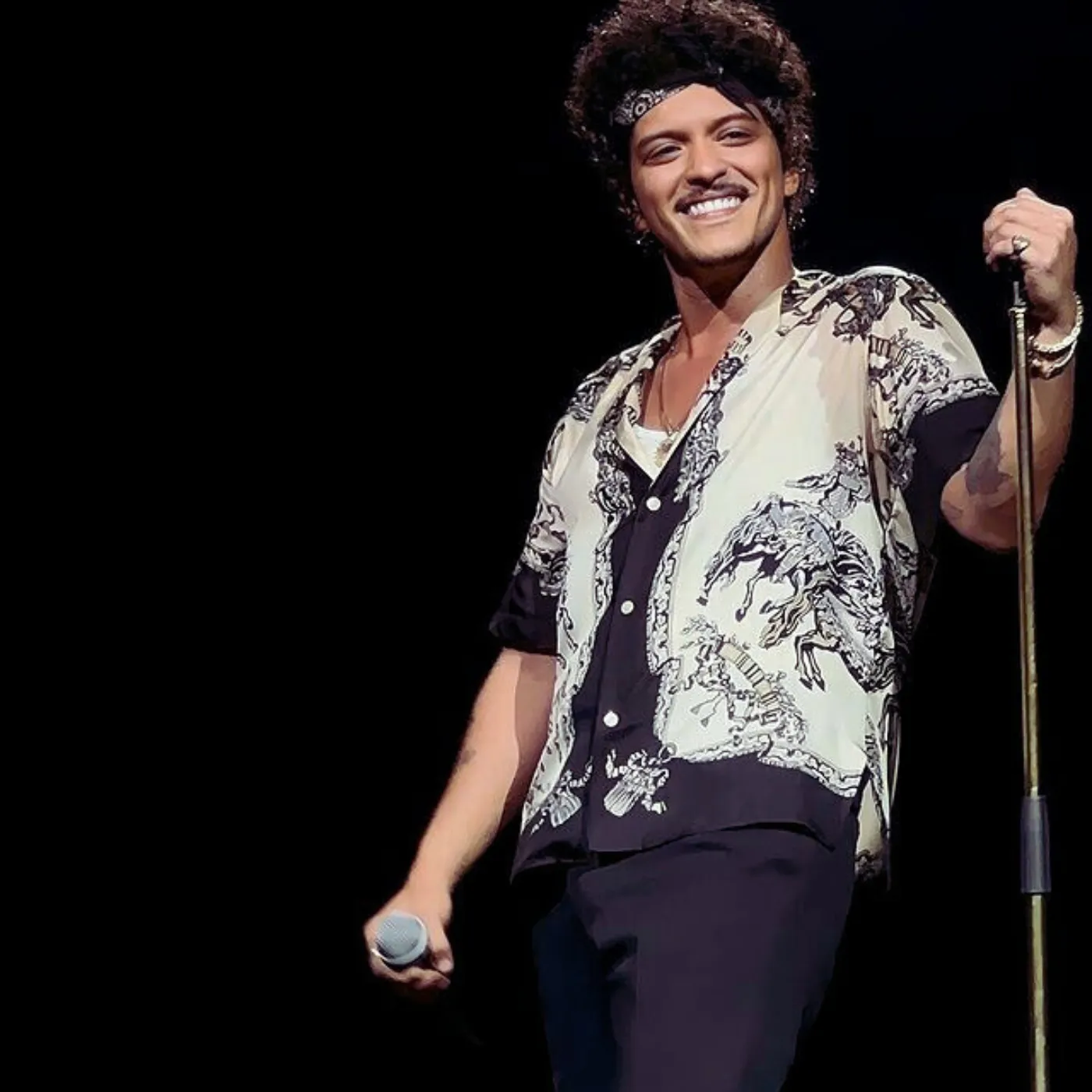 image_68394c8841151 Bruno Mars Sparks Wild Reactions After His Number One Surprise
