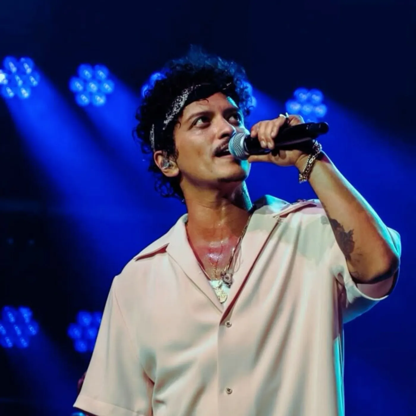 image_68394c89e9057 Bruno Mars Sparks Wild Reactions After His Number One Surprise