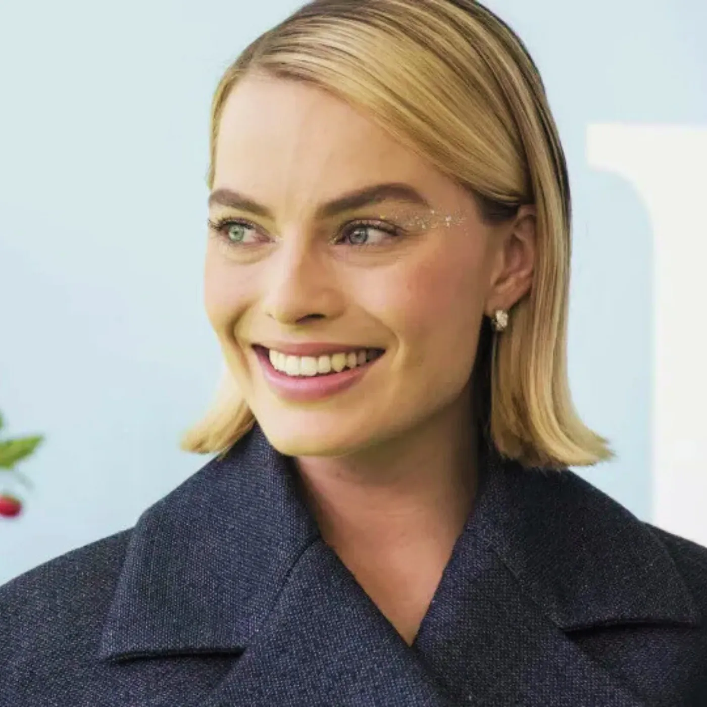 Trailer Drop Sets Hollywood On Fire As Margot Robbie Commands Screen 19 Trailer Drop Sets Hollywood On Fire As Margot Robbie Commands Screen