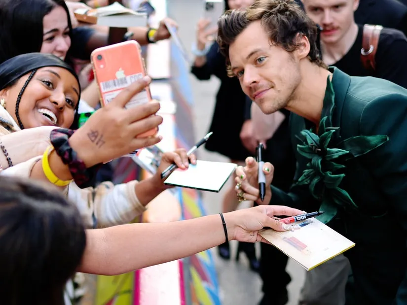 image_68395e7b233ee What Did Harry Styles Write That Made This Couple Cry and Disappear From Social Media?