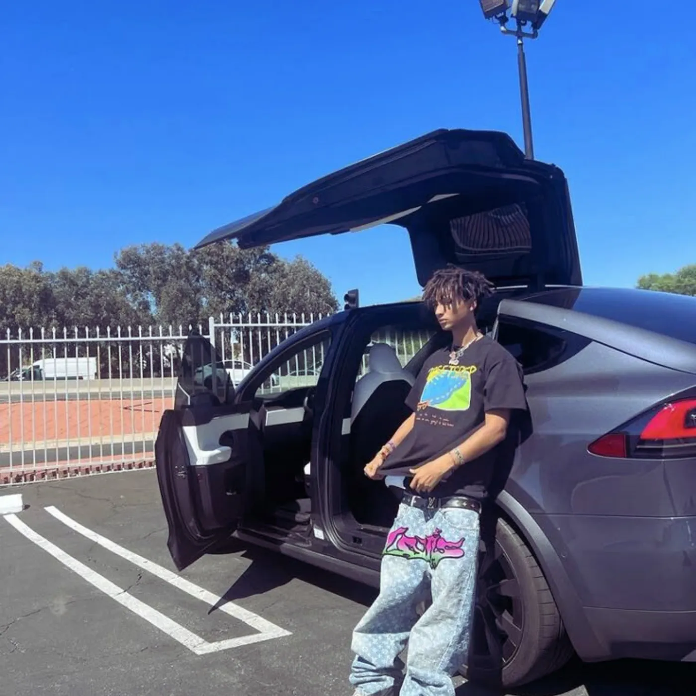 Hollywood Freaks Out As Jaden Smith Breaks Stereotypes