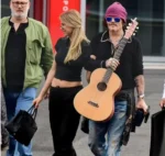 Johnny Depp Preparing to Become a Father at 61? Shocking News from Mysterious Girlfriend 1 Johnny Depp Preparing to Become a Father at 61? Shocking News from Mysterious Girlfriend