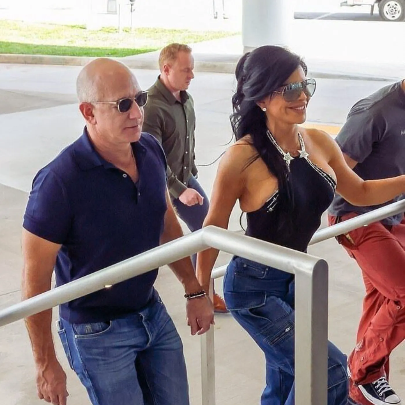 image_683bfaa97ce8c Public Turns On Jeff Bezos As Lauren Sánchez Shows Off $7K UFO Purse