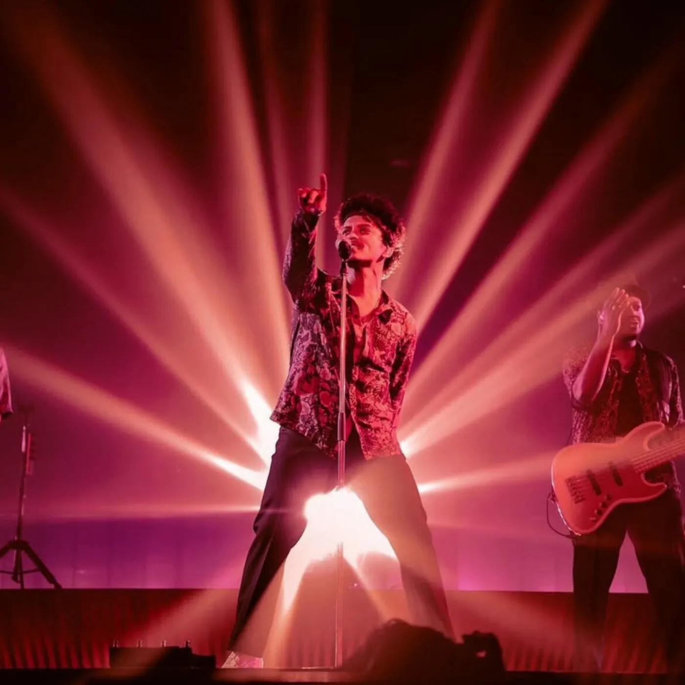 Bruno Mars Sparks Millions of Questions With a Single Wink 19 Bruno Mars Sparks Millions of Questions With a Single Wink