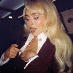 How Sabrina Carpenter Shocked Everyone by Reviving Danny O’Donoghue After Mark Sheehan’s Death 1 How Sabrina Carpenter Shocked Everyone by Reviving Danny O’Donoghue After Mark Sheehan’s Death
