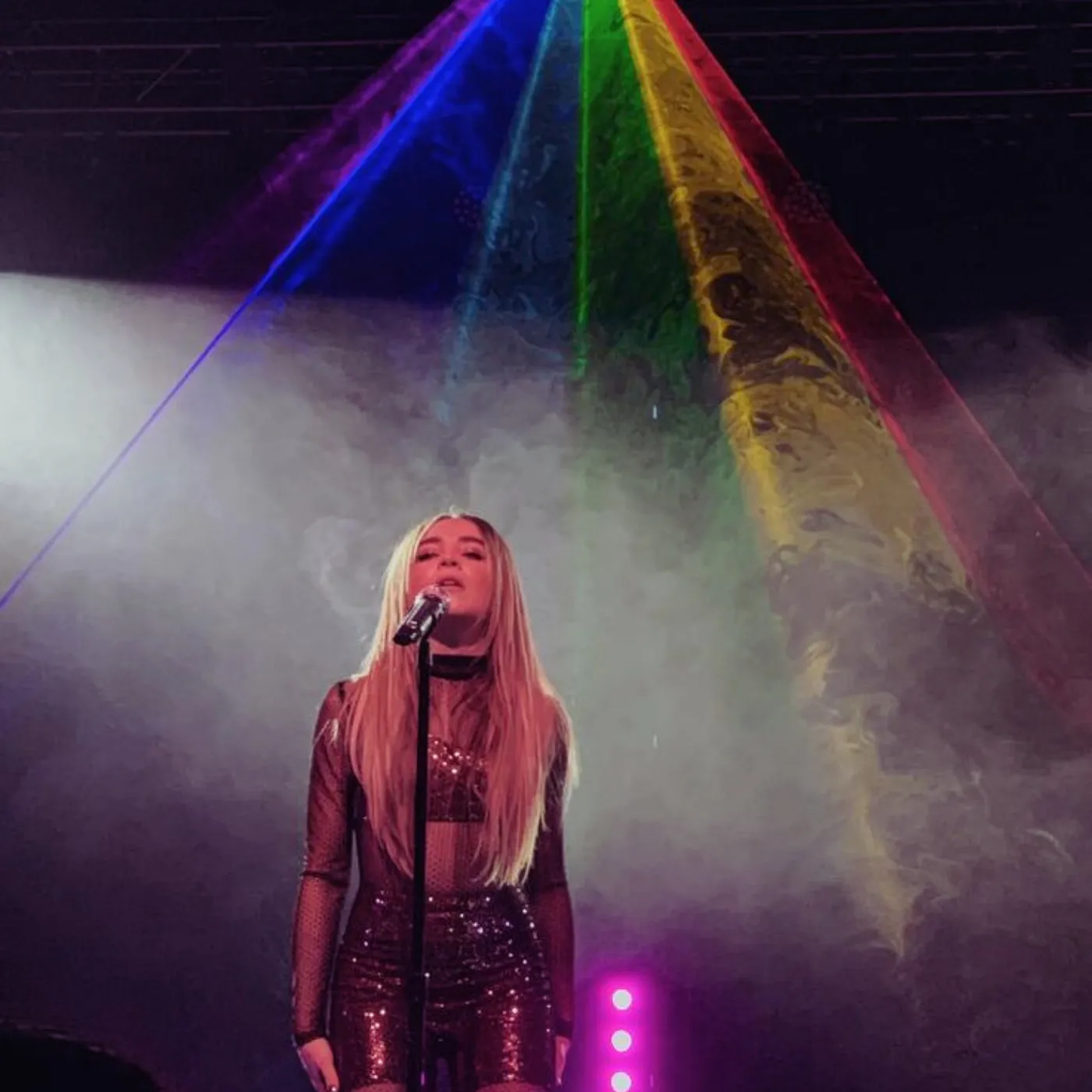How Sabrina Carpenter’s Powerful Pride Flag Statement Is Igniting the Internet and Sparking Backlash