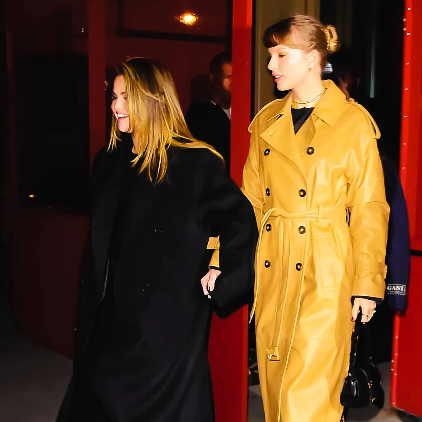 image_683d3bc642164 Selena Gomez Whispered Something to Taylor Swift in NYC — The Internet Can’t Stop Reacting to This Viral Clip