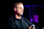 Balancing rhythm and time for the baby: Armin's life offstage 1 Balancing rhythm and time for the baby: Armin's life offstage