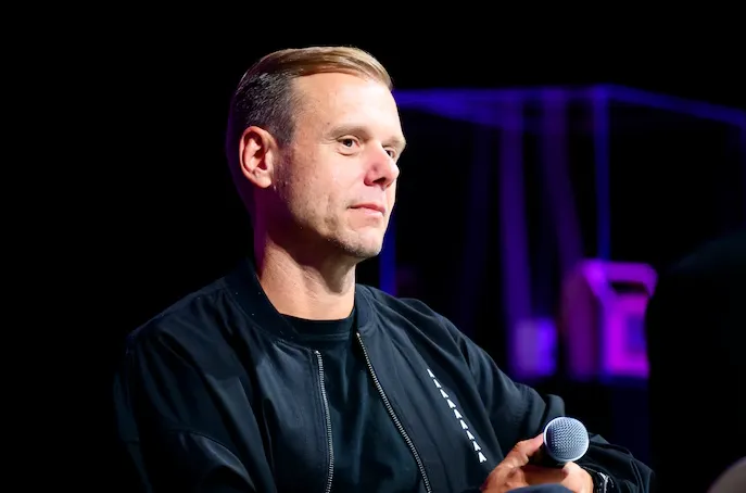 Balancing rhythm and time for the baby: Armin's life offstage
