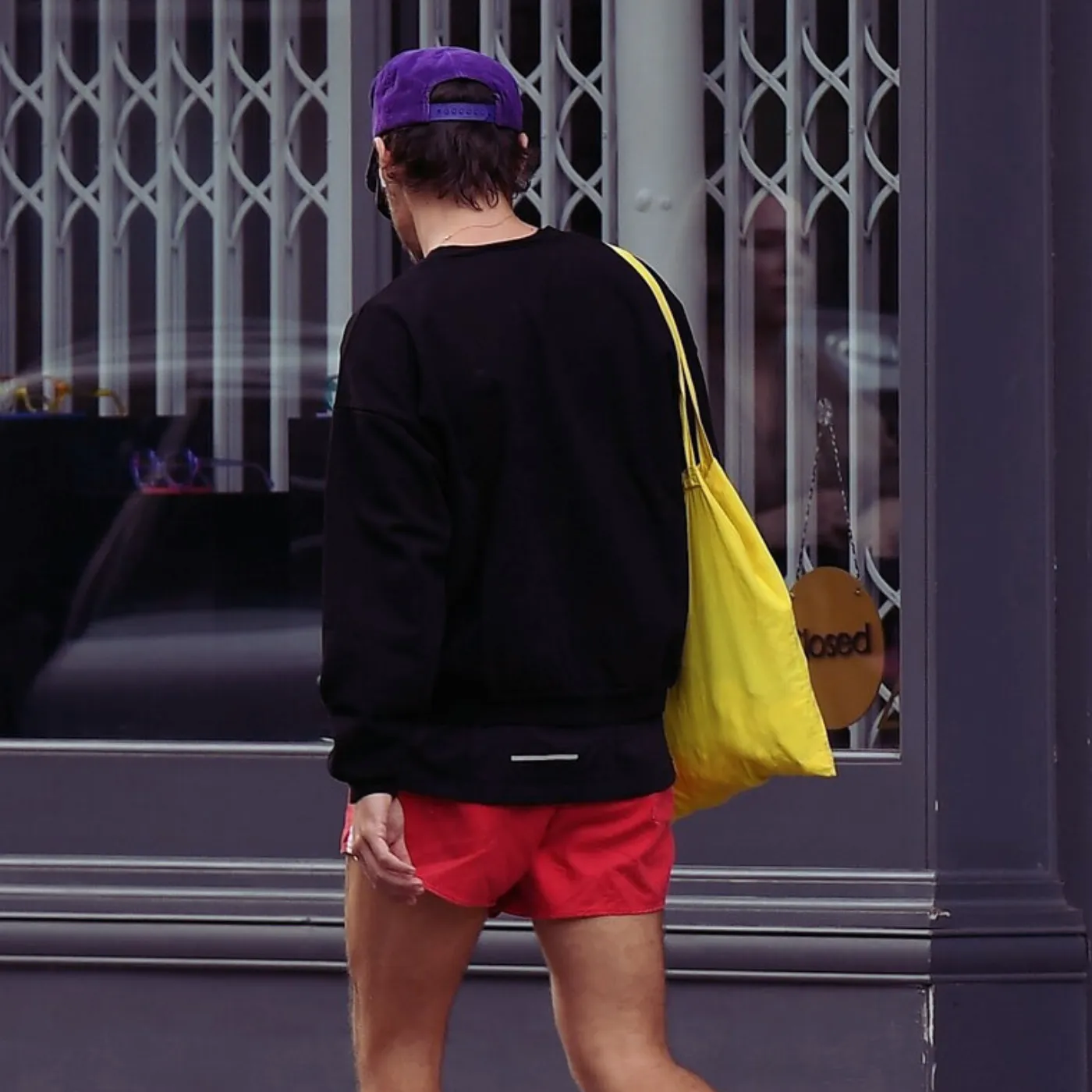 image_683e6ed4ec672 Harry Styles Shatters the Internet Wearing Tiny Shorts — Muscles Steal the Spotlight