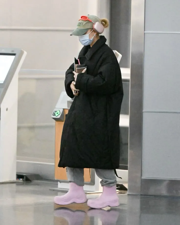 image_683e99bdb28ac Ariana Grande’s Unusual Baby Bump? Internet Community Explodes with Pregnancy Rumors!