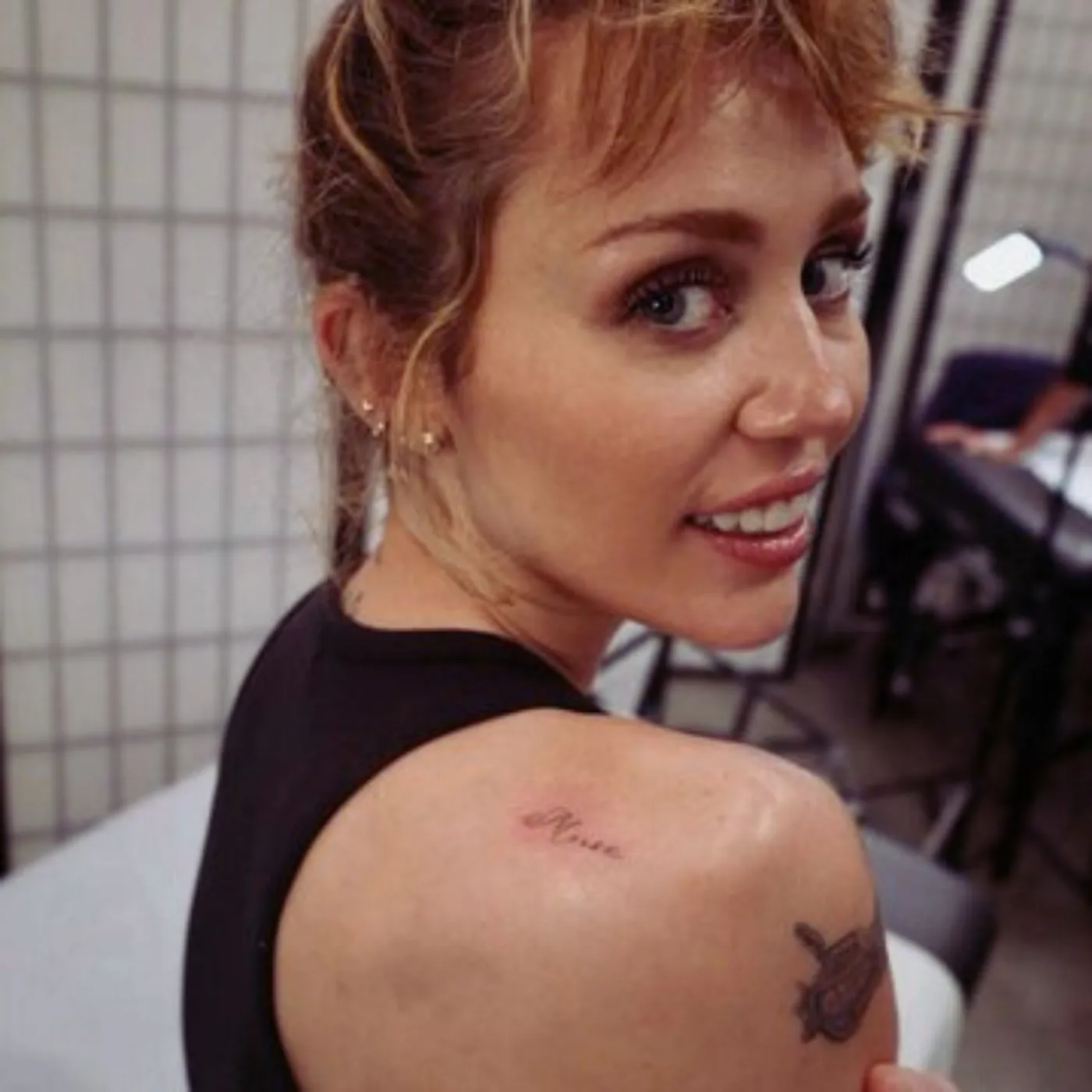 image_683eb1d037392 Miley Cyrus Stuns with Secret New Tattoo in NYC — The Hidden Meaning Behind the Ink