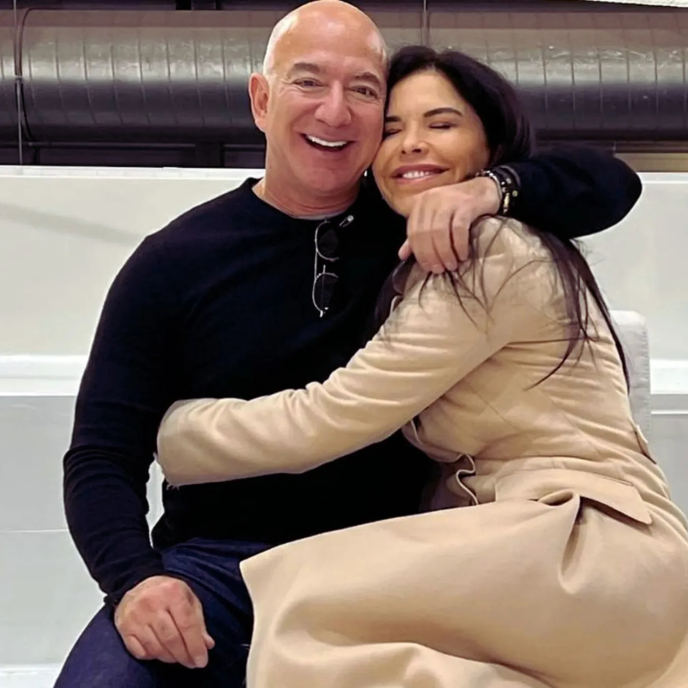 image_683eb80886152 Internet Won’t Stay Quiet About Lauren Sánchez’s Look—But Jeff Bezos’s Response Stole the Show