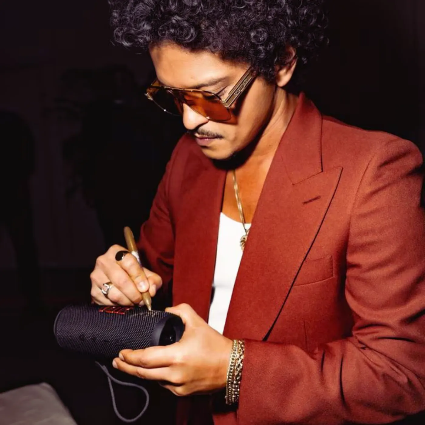 image_683fd09d6278b “Best Birthday Ever?” Bruno Mars Shocks Vegas Crowd with Unexpected Gesture