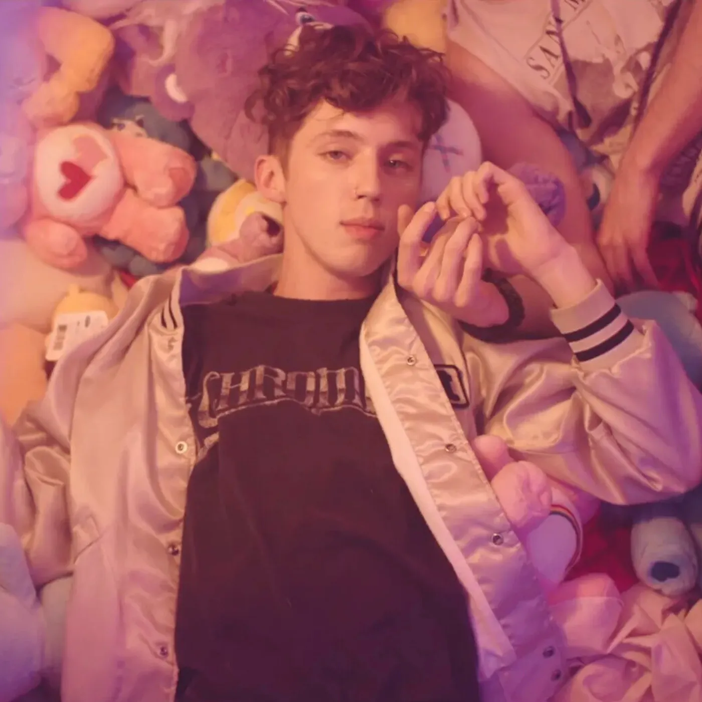 image_68411e04dc938 Troye Sivan’s 30th Birthday Move Ignites Social Media Frenzy — What’s the Real Story?