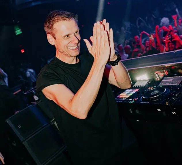 Armin van Buuren shakes up Ushuaïa Ibiza with a 6-hour Open-To-Close show this Sunday.