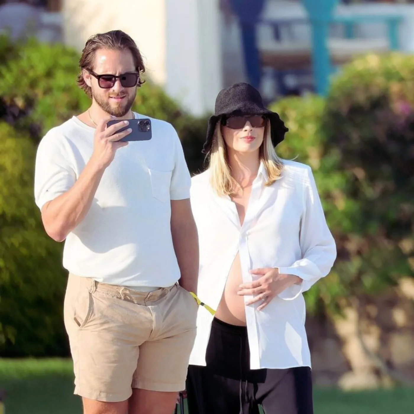 image_68413d0bbb53a Inside Margot Robbie’s Private Family Sanctuary — What She Keeps Away from Hollywood