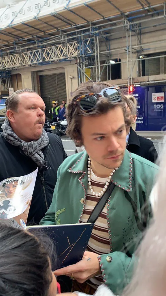 Harry Styles Shocked by 8,000 Letters in a Month: Superfan or Dangerous Obsession?