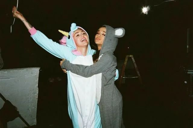 image_68427e5dbb2f2 Miley Cyrus Unexpectedly Admits to Having a "Crush" on Ariana Grande – and This Song Might Be the Proof?