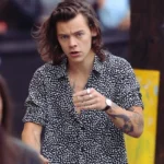 Harry Styles Delivers Stunning Response as ‘Night Changes’ Surpasses 1 Billion Views 1 Harry Styles Delivers Stunning Response as ‘Night Changes’ Surpasses 1 Billion Views