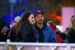Not a Girlfriend, Not a Best Friend – The Person Appearing Beside Harry Styles Sparks Fierce Controversy! 1 Not a Girlfriend, Not a Best Friend – The Person Appearing Beside Harry Styles Sparks Fierce Controversy!