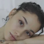 Not the Stage — This Is the Moment Ariana Grande Silenced Millions… 1 Not the Stage — This Is the Moment Ariana Grande Silenced Millions…