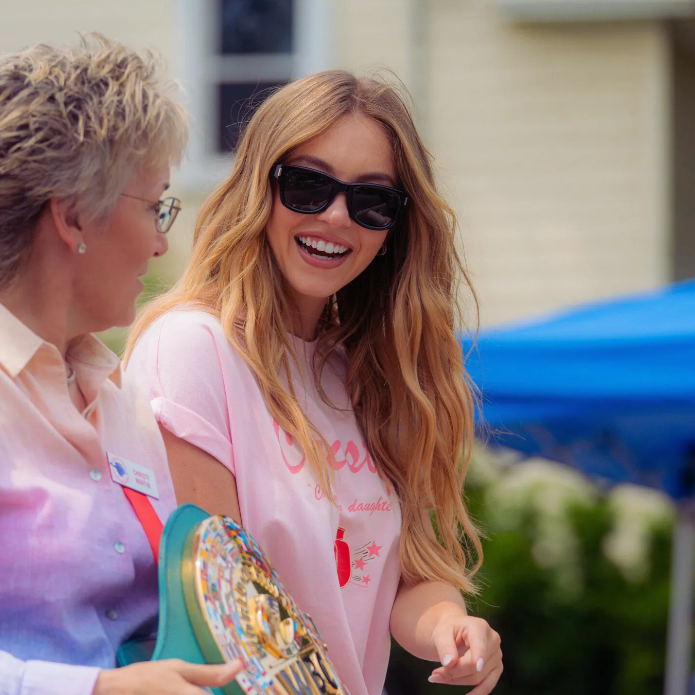 image_68468d3e95e85 Sydney Sweeney Stuns Central NY Crowd, Steals Spotlight From Boxing Legends at Hall of Fame Parade