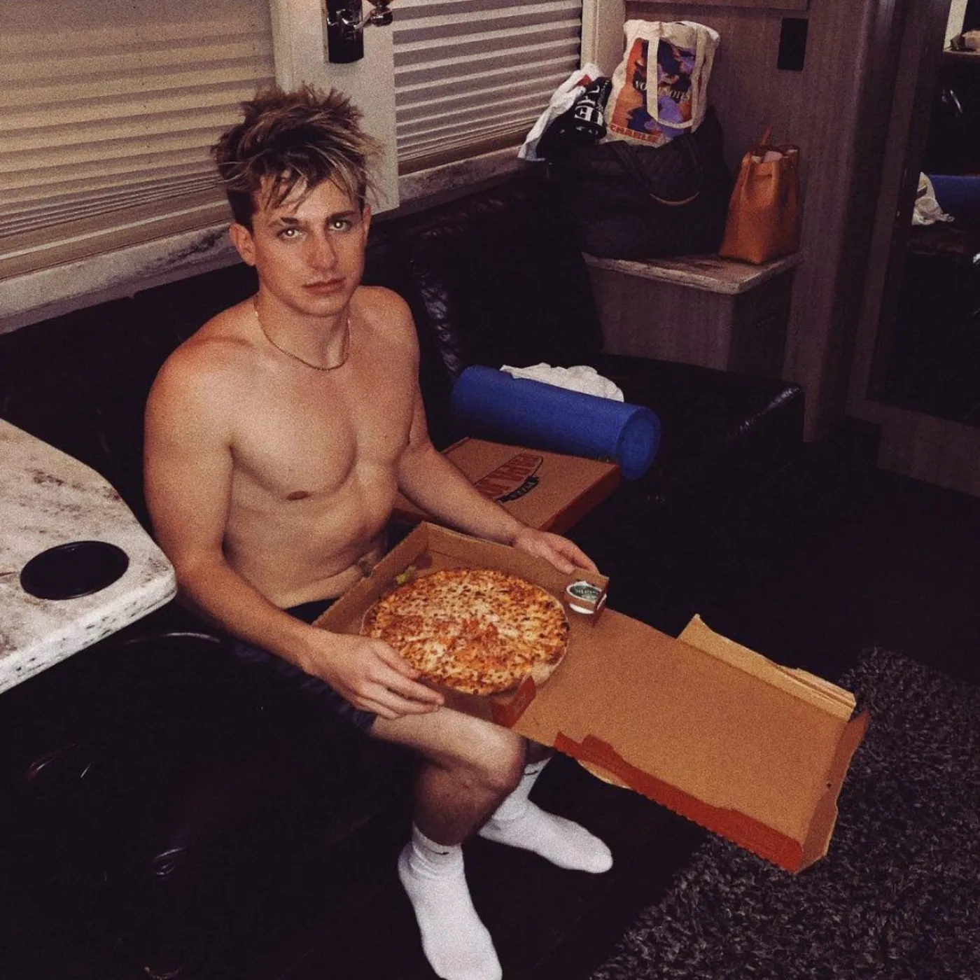 image_6847b20cd0937 Charlie Puth Traveled to Italy to Make Pizza But Got Caught Doing Something Else on Camera