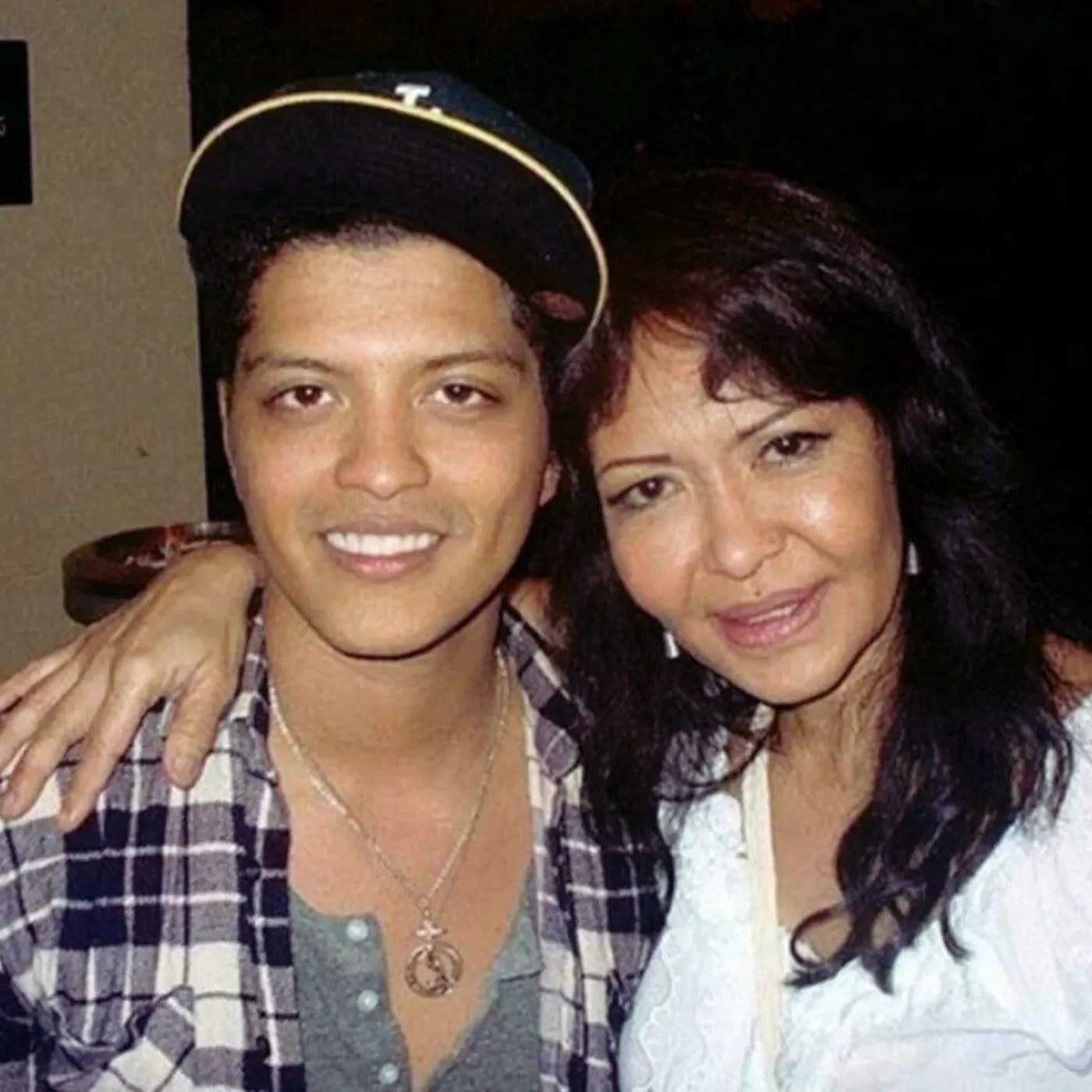 image_6847c896d4c1c What Bruno Mars Never Got to Tell His Mom Before She Passed — It’s Gut-Wrenching