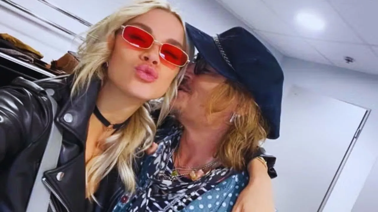 image_6847d15bd6458 Johnny Depp's Birthday: A Romantic Party with His Young Girlfriend Causing a Social Media Sensation