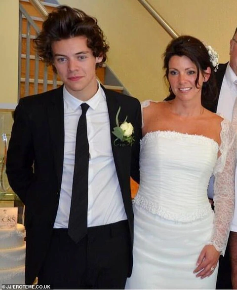 image_6847f35755cfc Behind Harry Styles’ Spotlight: A Silent Sacrifice That Moved Millions