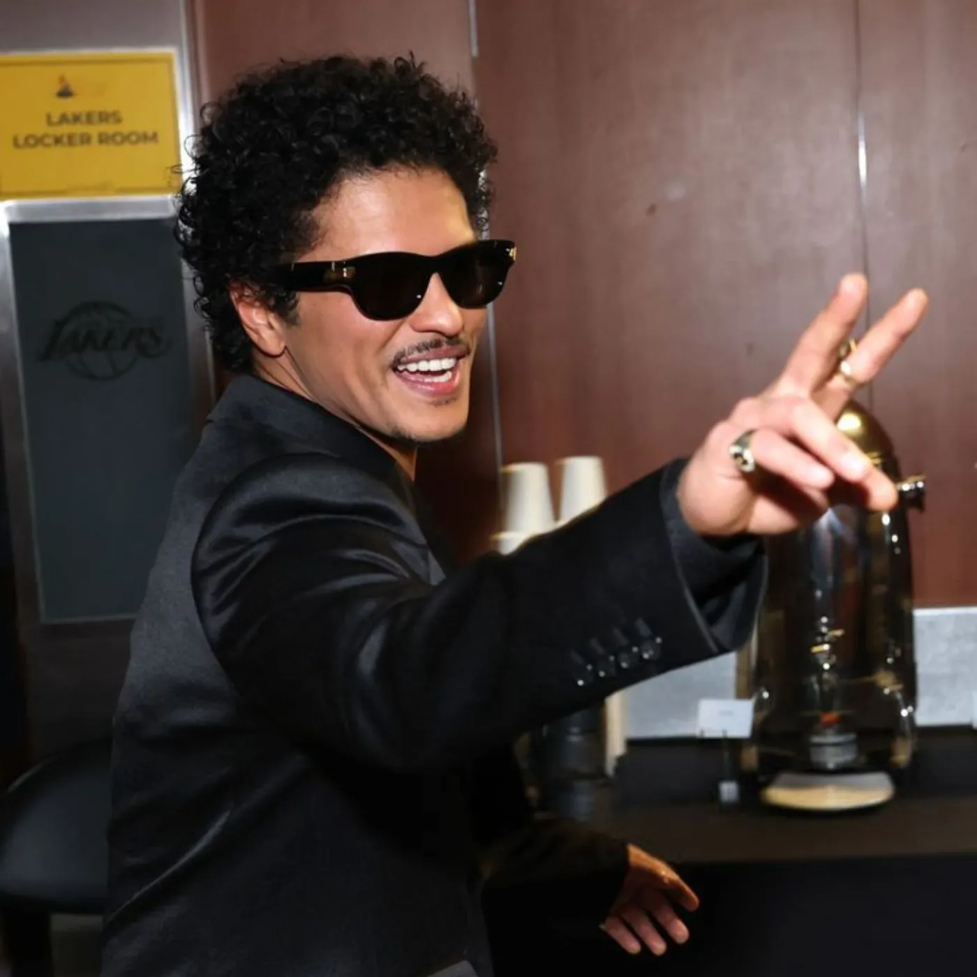 image_6848ecd1815d2 “I’m a Huge Fan of Him” — K-Pop Superstar Begs for Bruno Mars Collab on Live Interview