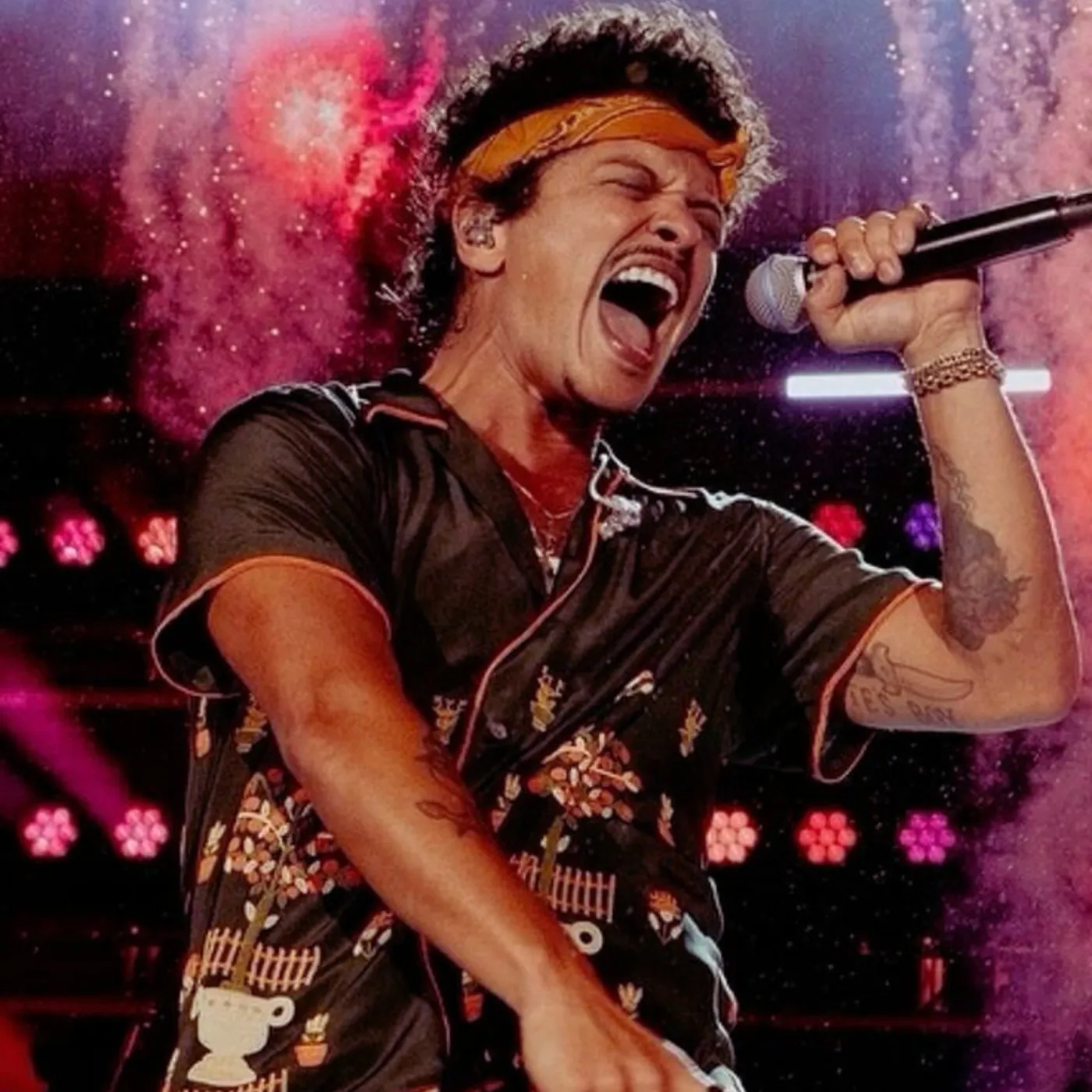 image_6848f3dd28277 Why Bruno Mars Still Hates Cameras — The Story He Wasn’t Supposed to Tell