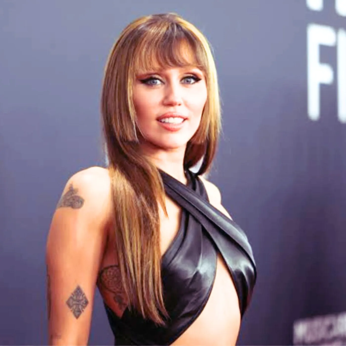 Miley Cyrus Shockingly Axed From ‘Hotel Transylvania’—Selena Gomez Snatched the Role Out of Nowhere 19 Miley Cyrus Shockingly Axed From ‘Hotel Transylvania’—Selena Gomez Snatched the Role Out of Nowhere