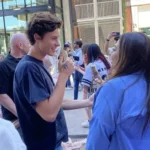 He Didn’t Say a Word… But the Way Shawn Mendes Looked at This Fan Spoke Volumes