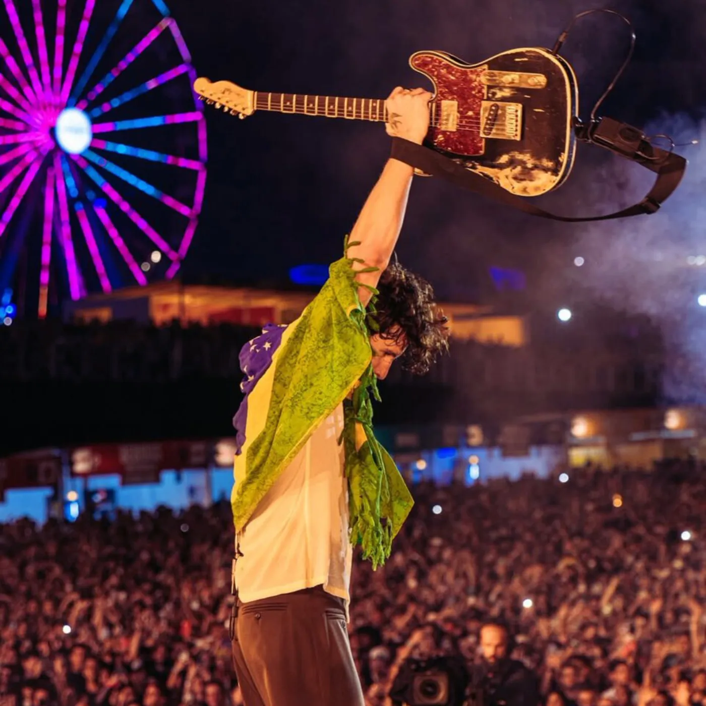 image_684a33d907927 Shawn Mendes Casually Enters a Grocery Store, Unexpectedly Leaves With His New Tour Photographer