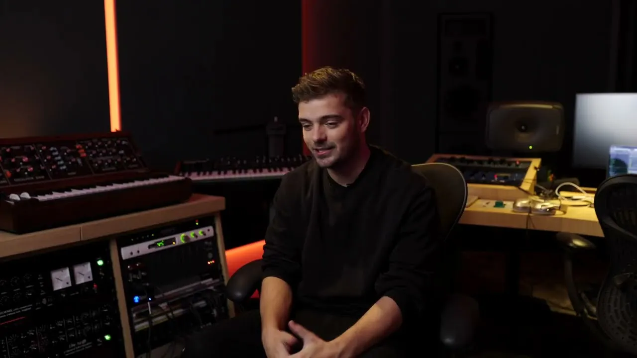image_684a3f2482142 Martin Garrix was spotted in the studio with an unexpected character.