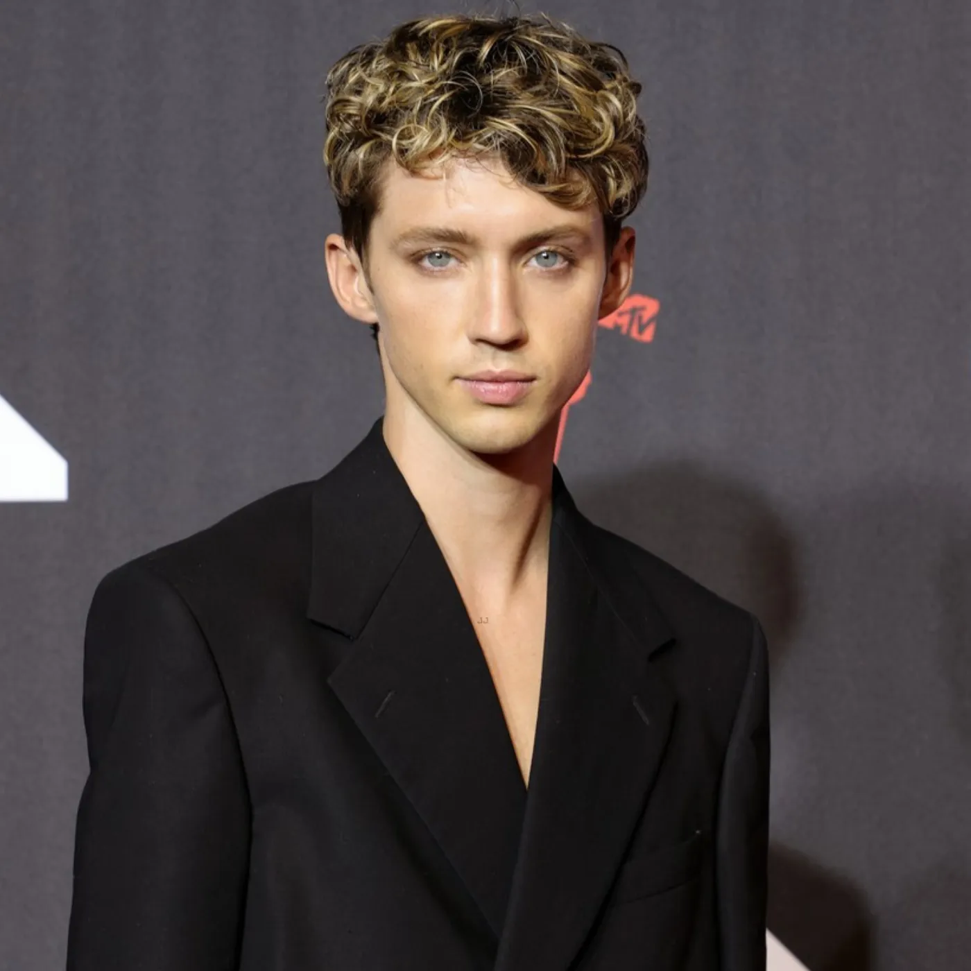 image_684a3f8a1c75c Ezra Sosa Drops Unfiltered Pride Bomb, Sends Troye Sivan’s “Rush” Into Viral Overdrive