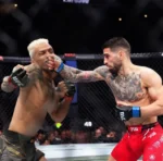 Ilia Topuria has just discovered Charles Oliveira's critical weakness – And he believes he will put Oliveira to sleep in one round. 1 Ilia Topuria has just discovered Charles Oliveira's critical weakness – And he believes he will put Oliveira to sleep in one round.