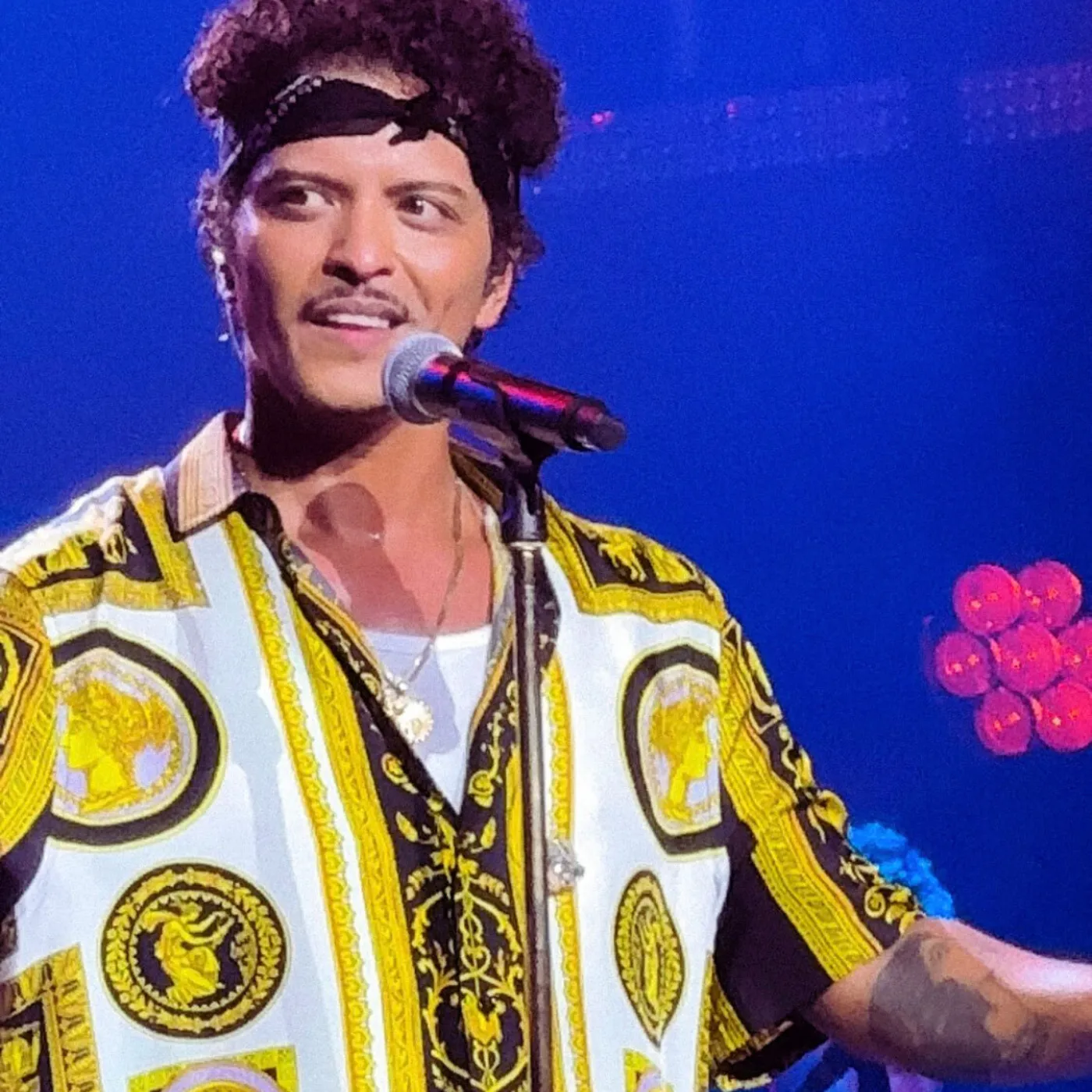 Bruno Mars Just Hijacked Starbucks' Leadership Experience—for This One-Liner That Stole the Night