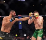 The knockout left the audience in shock – Du Plessis suffered a complete defeat against the flawless Khamzat Chimaev!