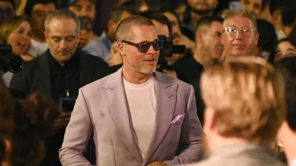image_684bcdf264a01 Leaving behind all the glamour: Brad Pitt chooses to be with those who help him heal